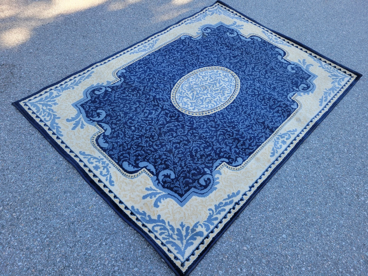 Beautiful Royal Navy Area Rug - 3'11" x 5'7"