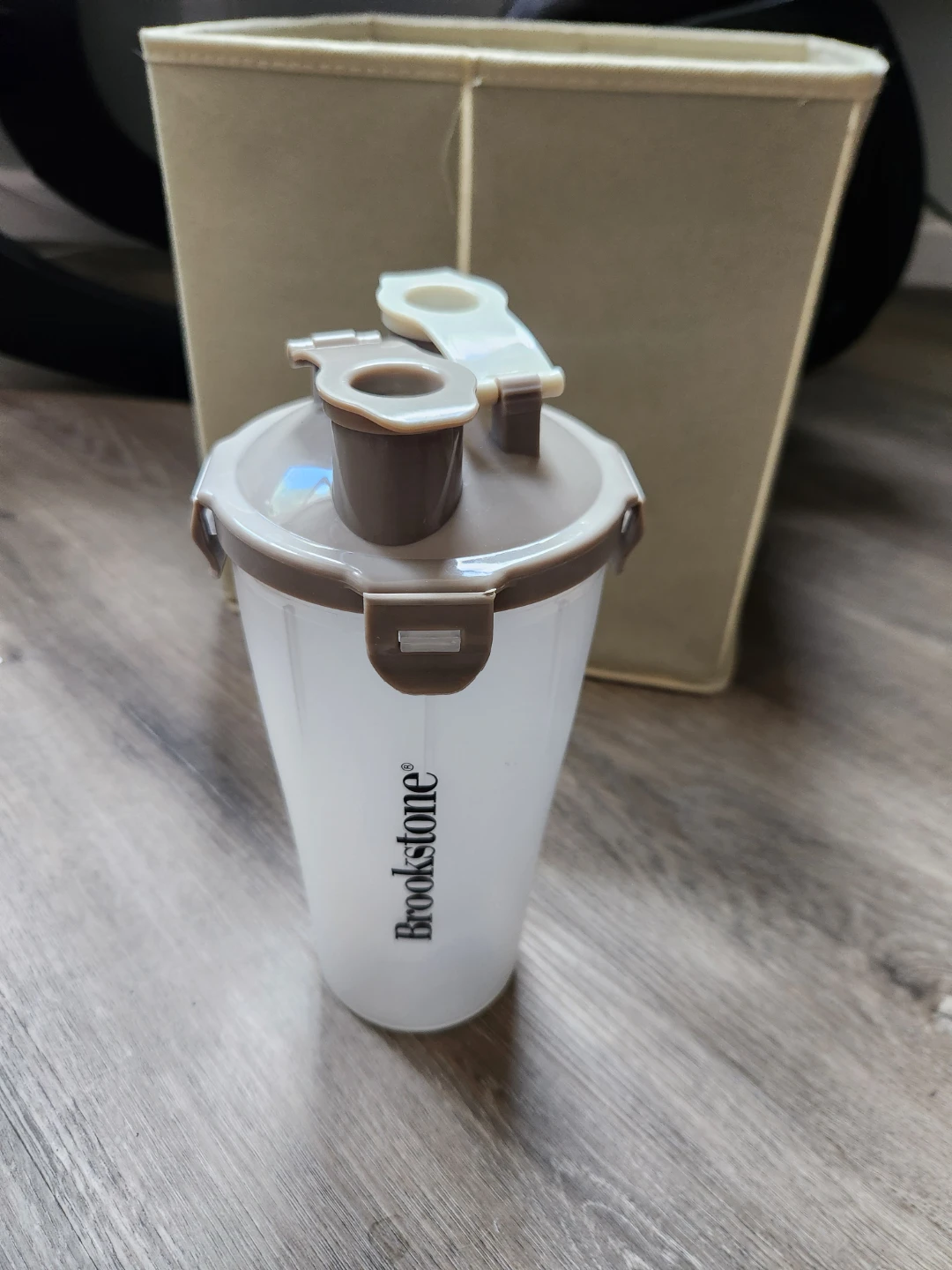 Brookstone Divided Shaker Bottle ⚽