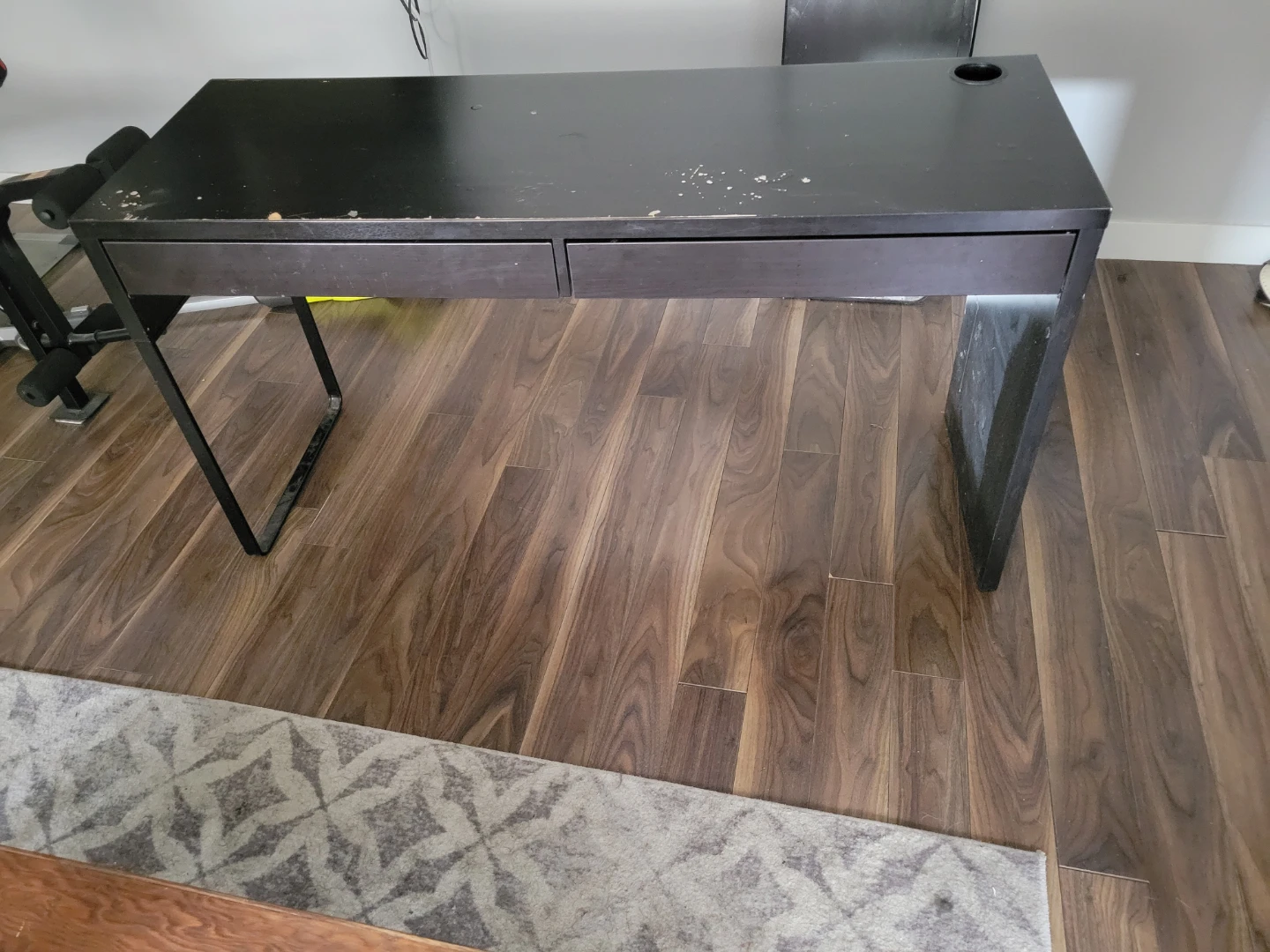 IKEA Micke Desk - photo 2