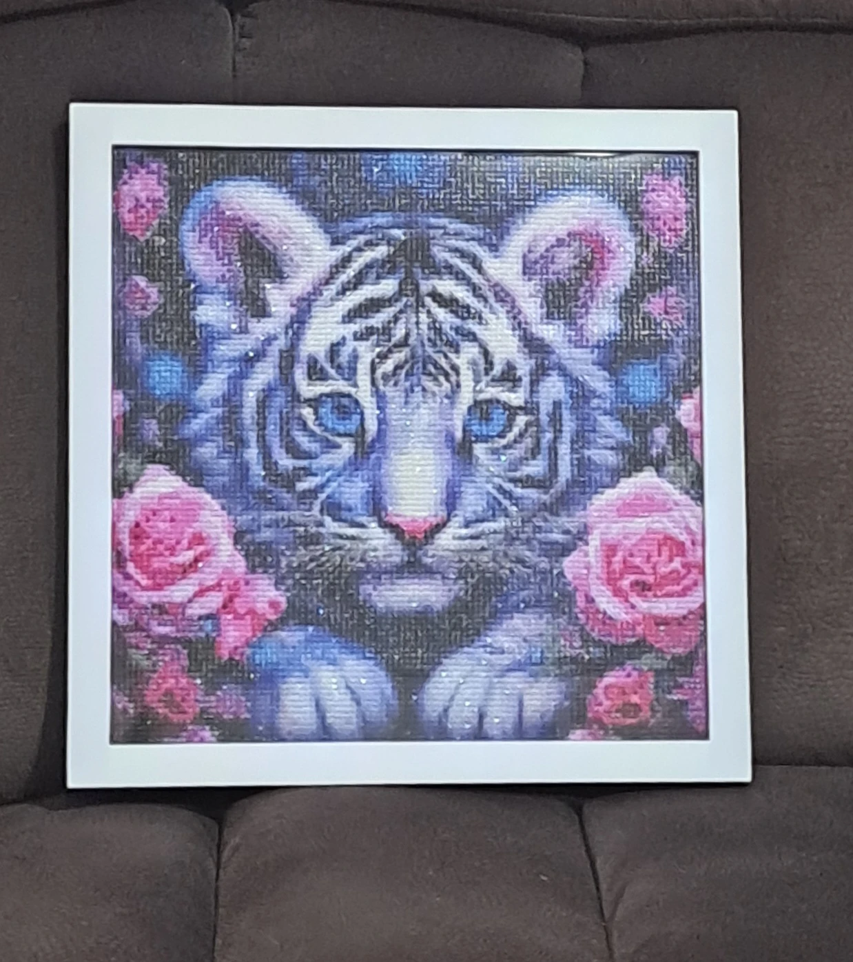 Diamond Painting White Tiger with Pink Roses