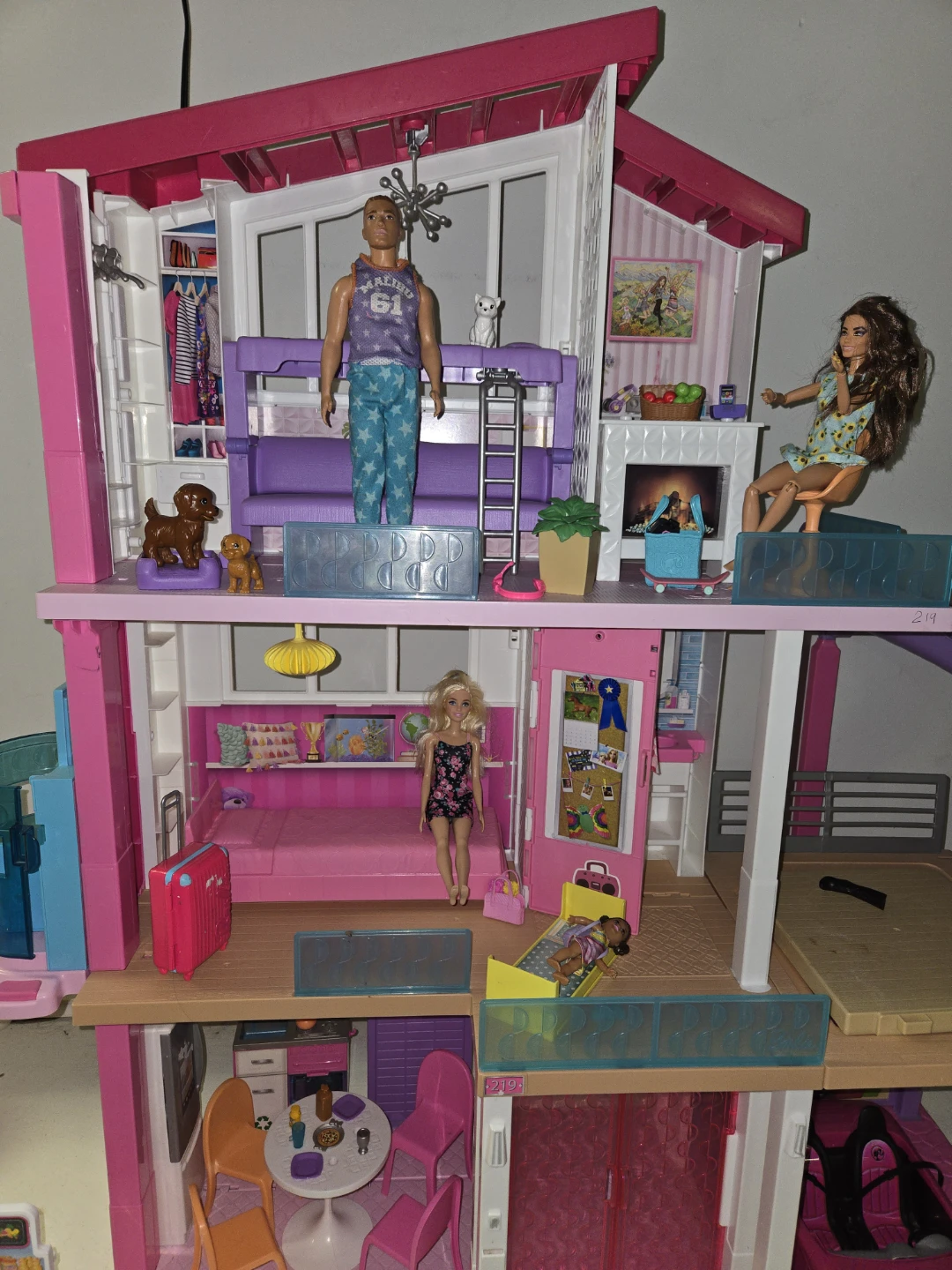 Barbie Dreamhouse with Accessories and Dolls - photo 3