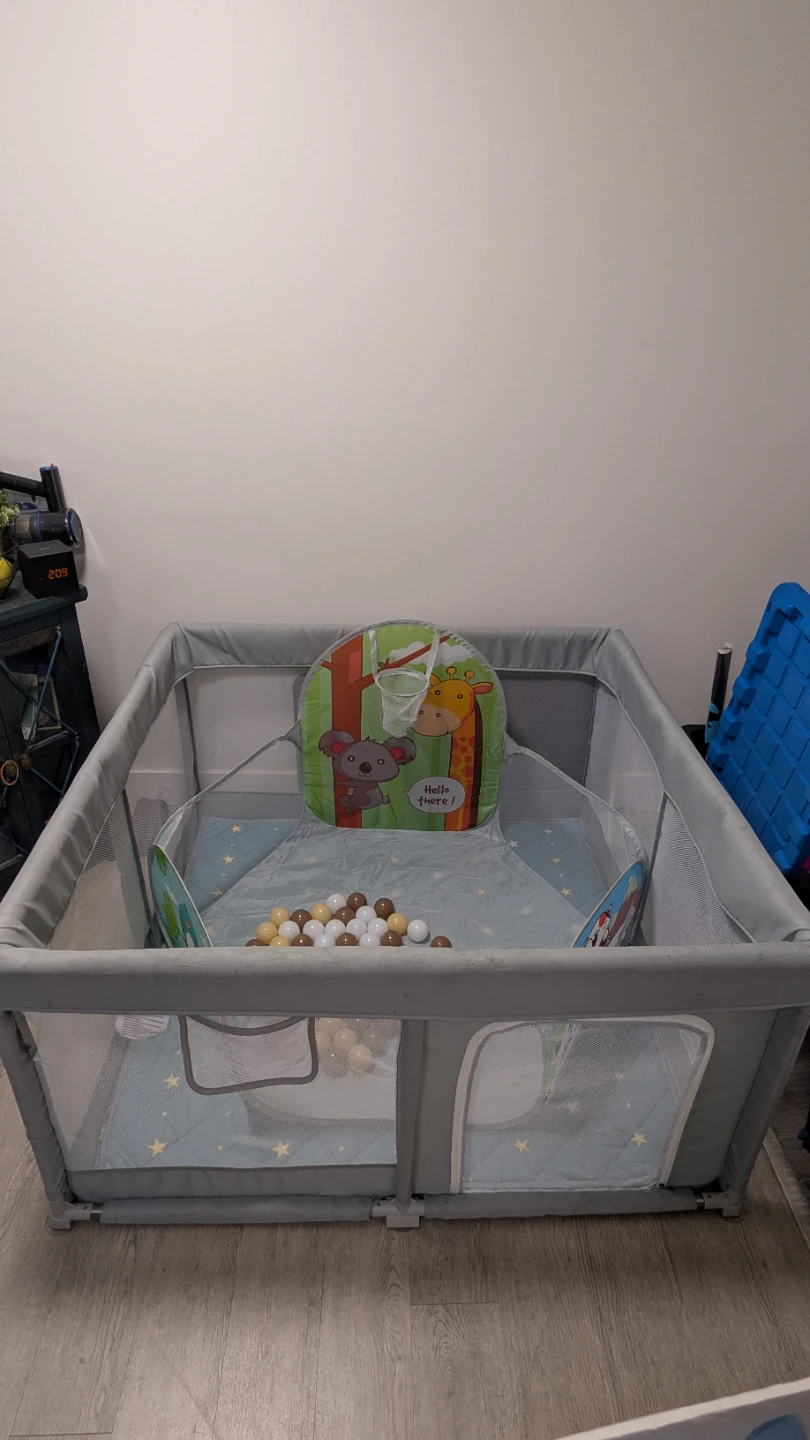 Baby Playpen with Basketball hoop and Balls