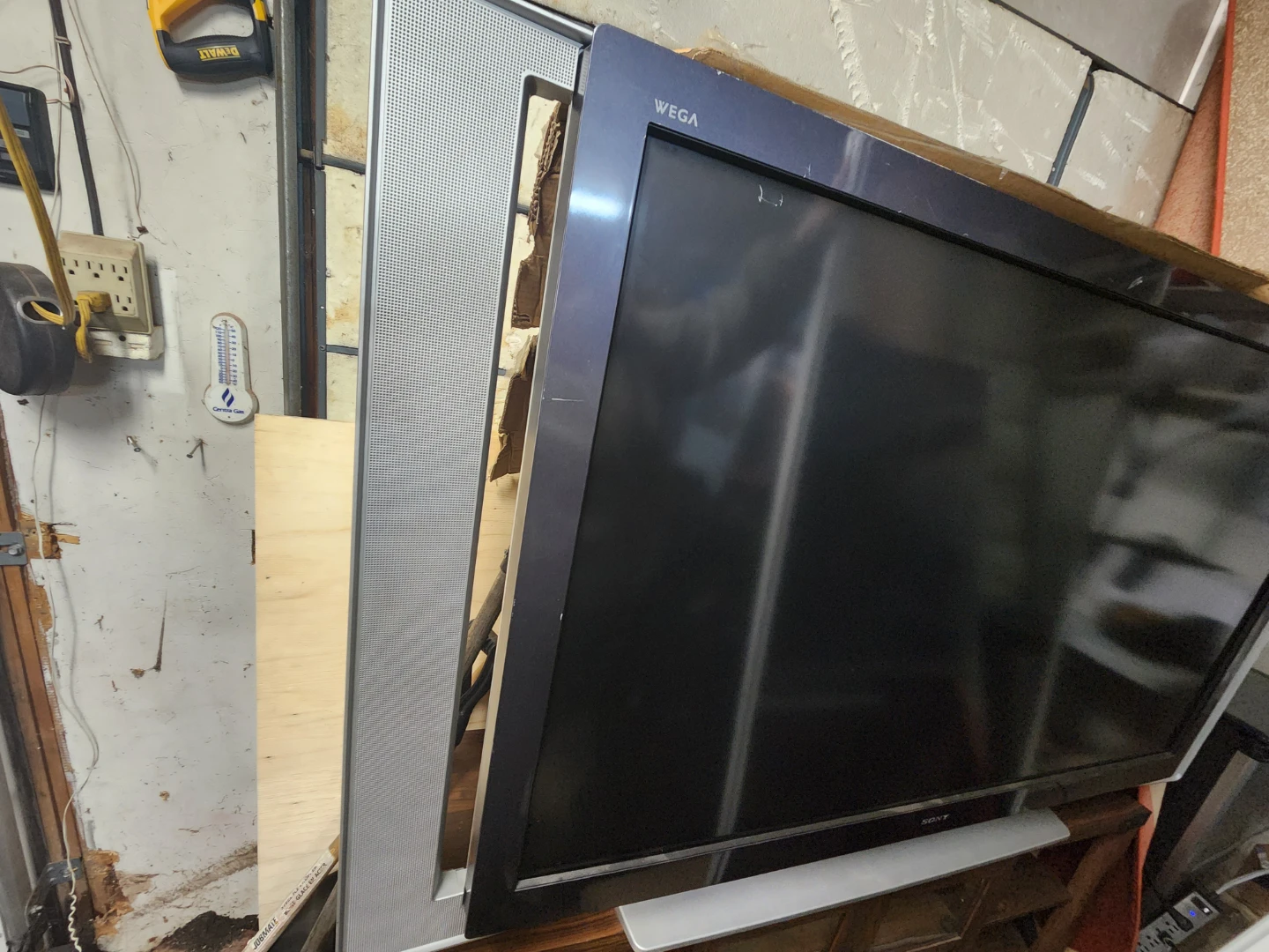 Sony WEGA Flat Screen TV - photo 2