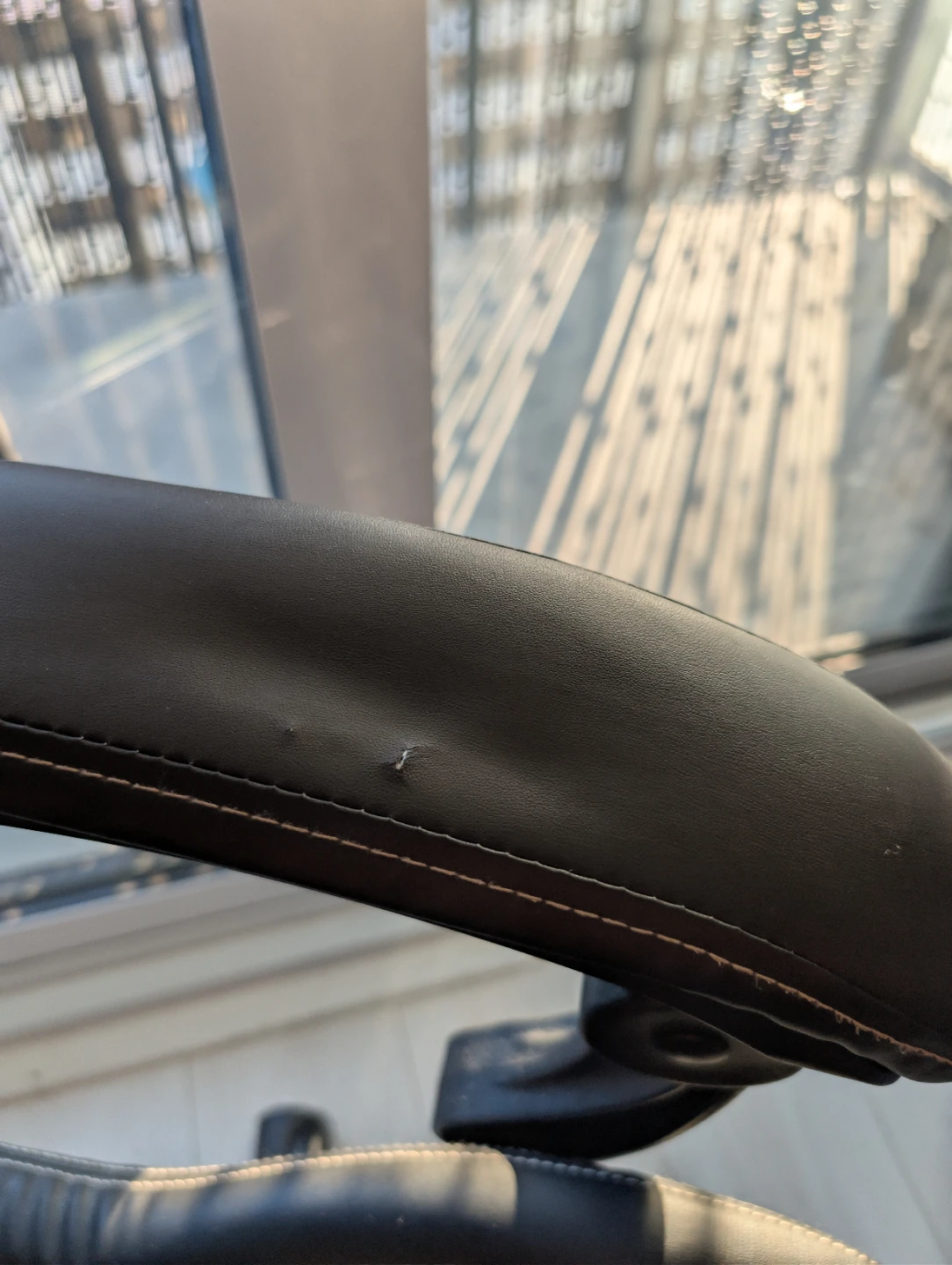 Reclining gaming chair with feet rest. - photo 4