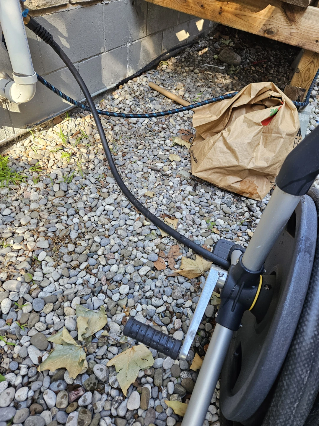 Costco hose and  hose holder - photo 2