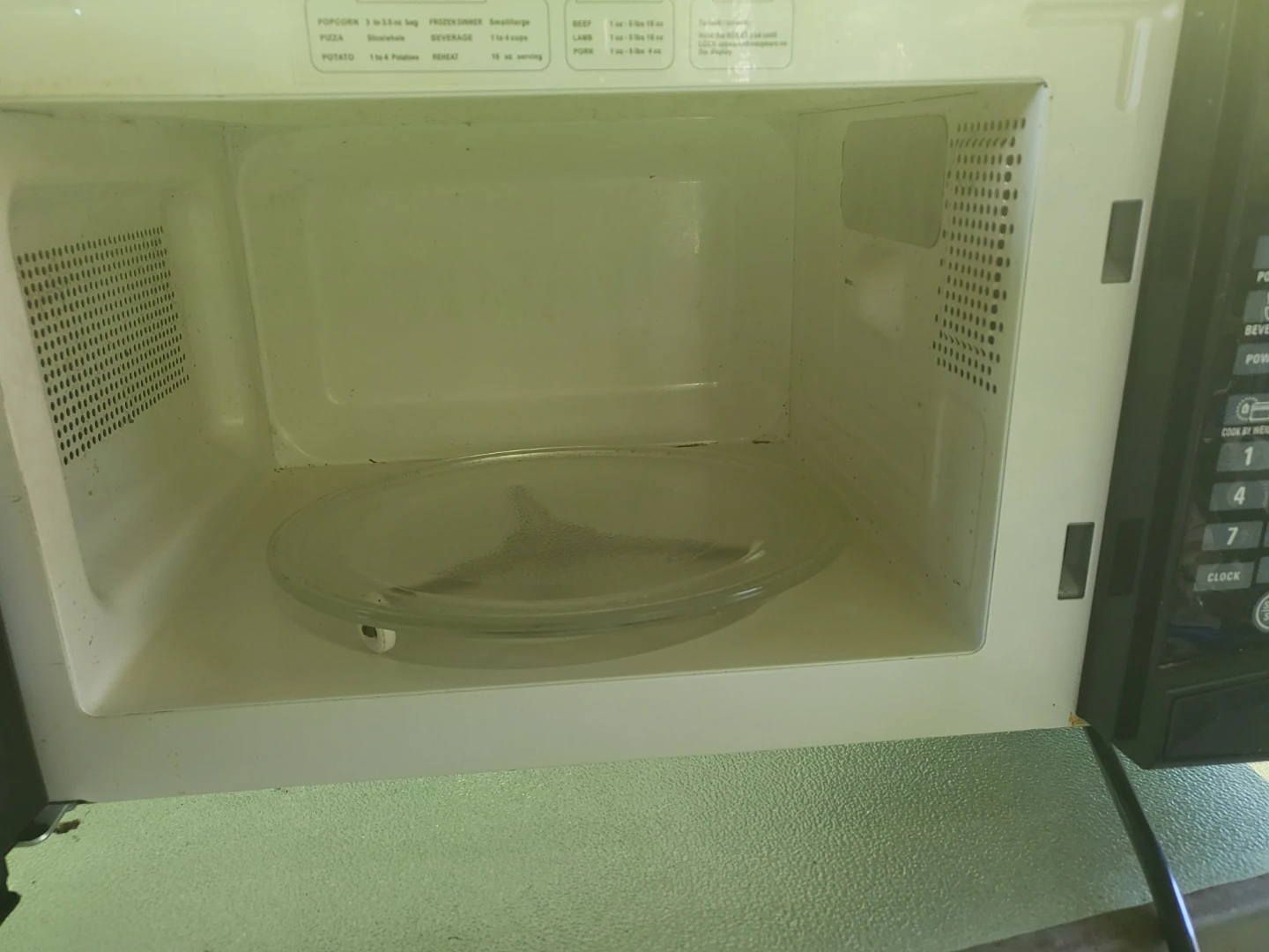RCA Microwave Oven - photo 2