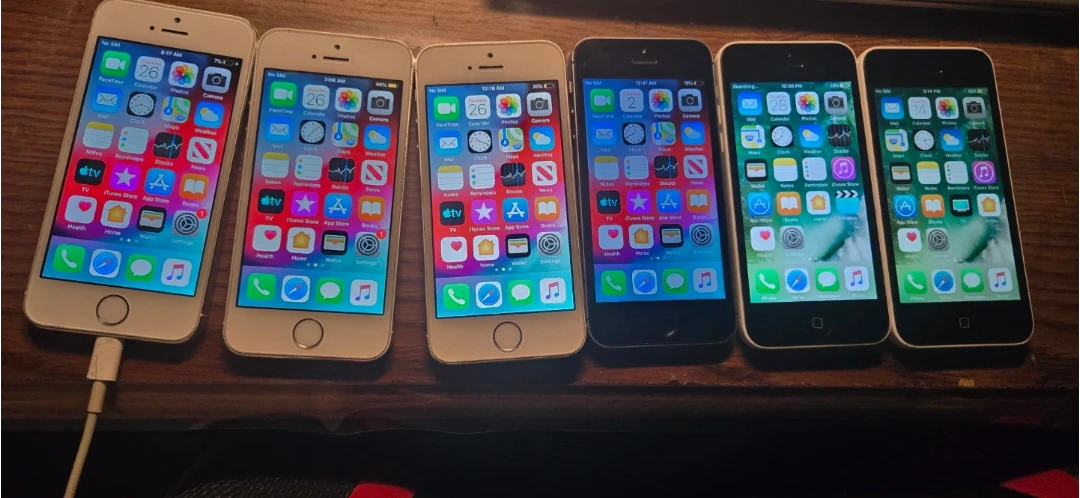 Apple iPhone 5s and 5c Lot - 40$ each for 5S and 55$ each for 5C