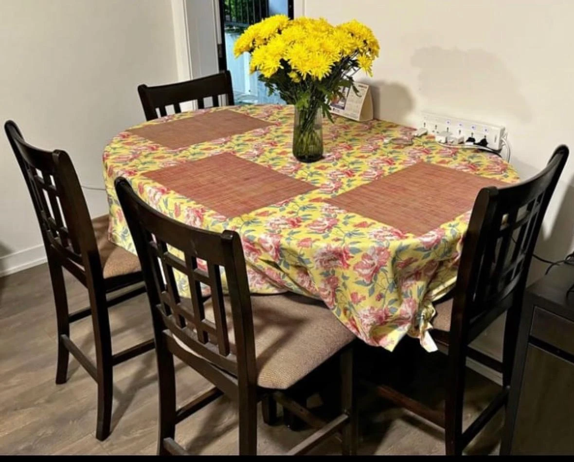 Round Dining Table with 4 Chairs