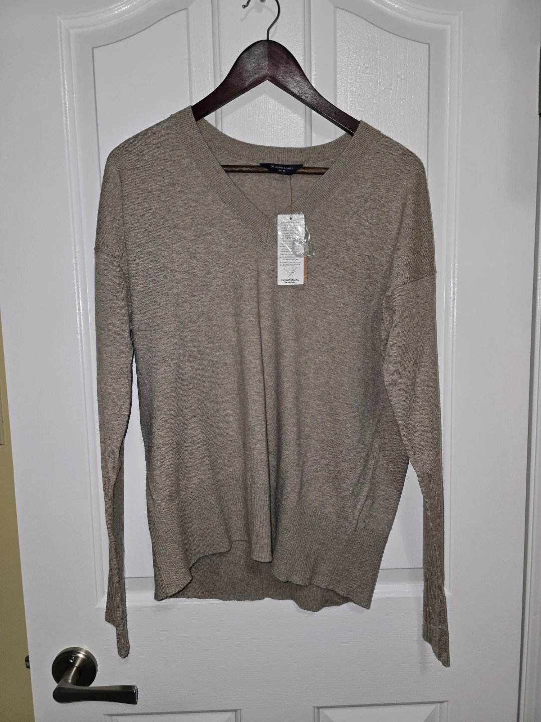 BRAND NEW HIGH QUALITY Sleek V-Neck Sweater - Tan