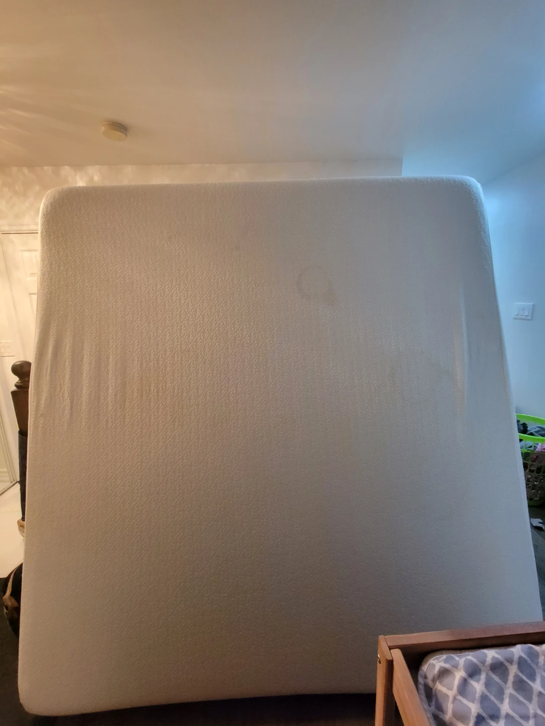 White Foam Mattress Pad. king size - photo 2
