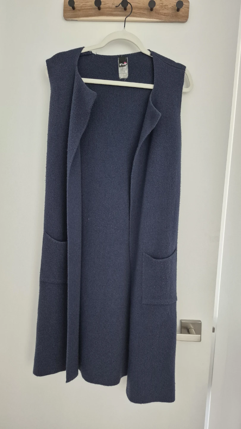 Cozy, Italian-made long vest