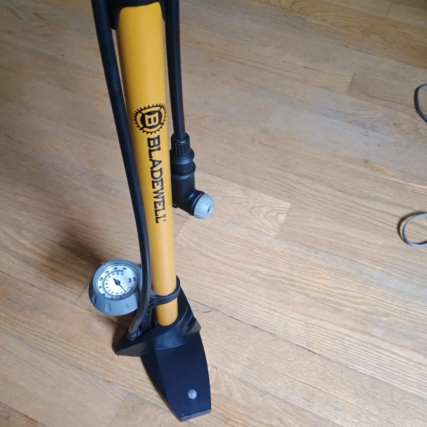 Bladewell Bicycle Floor Pump with Gauge - photo 2