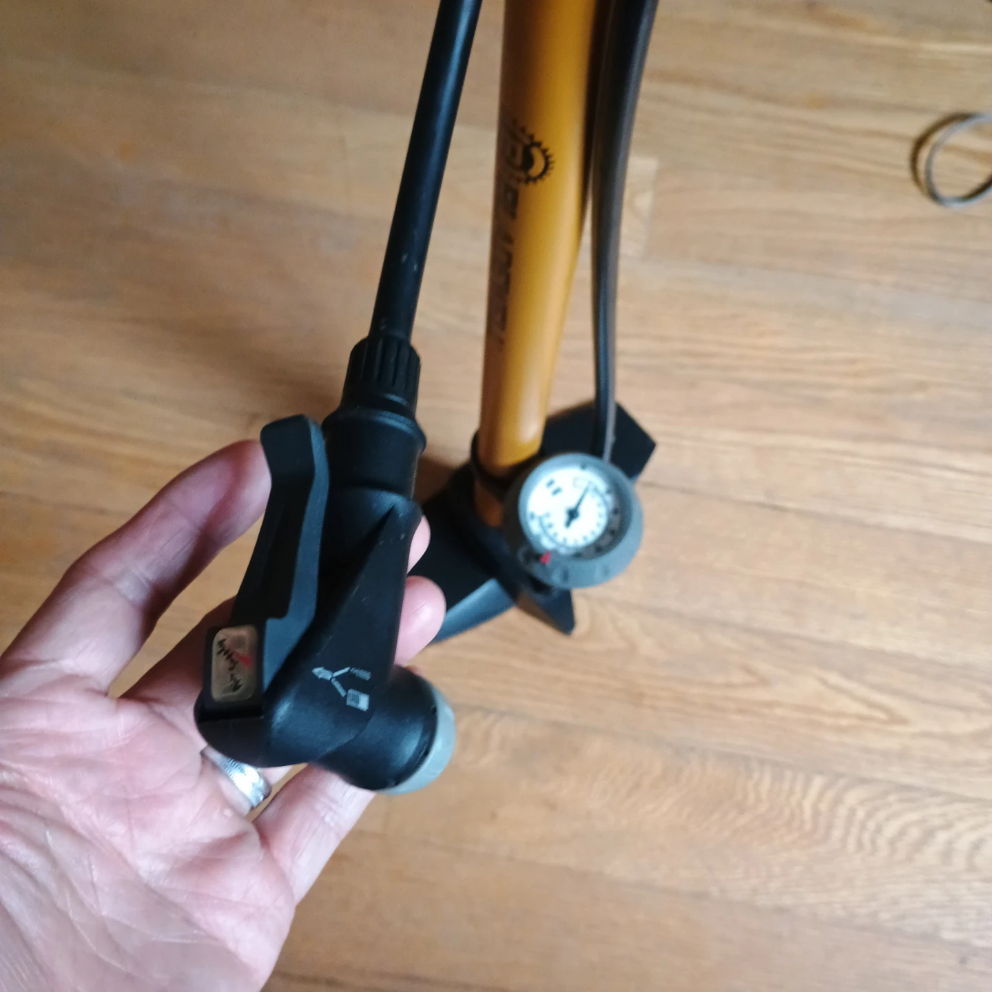 Bladewell Bicycle Floor Pump with Gauge - photo 3