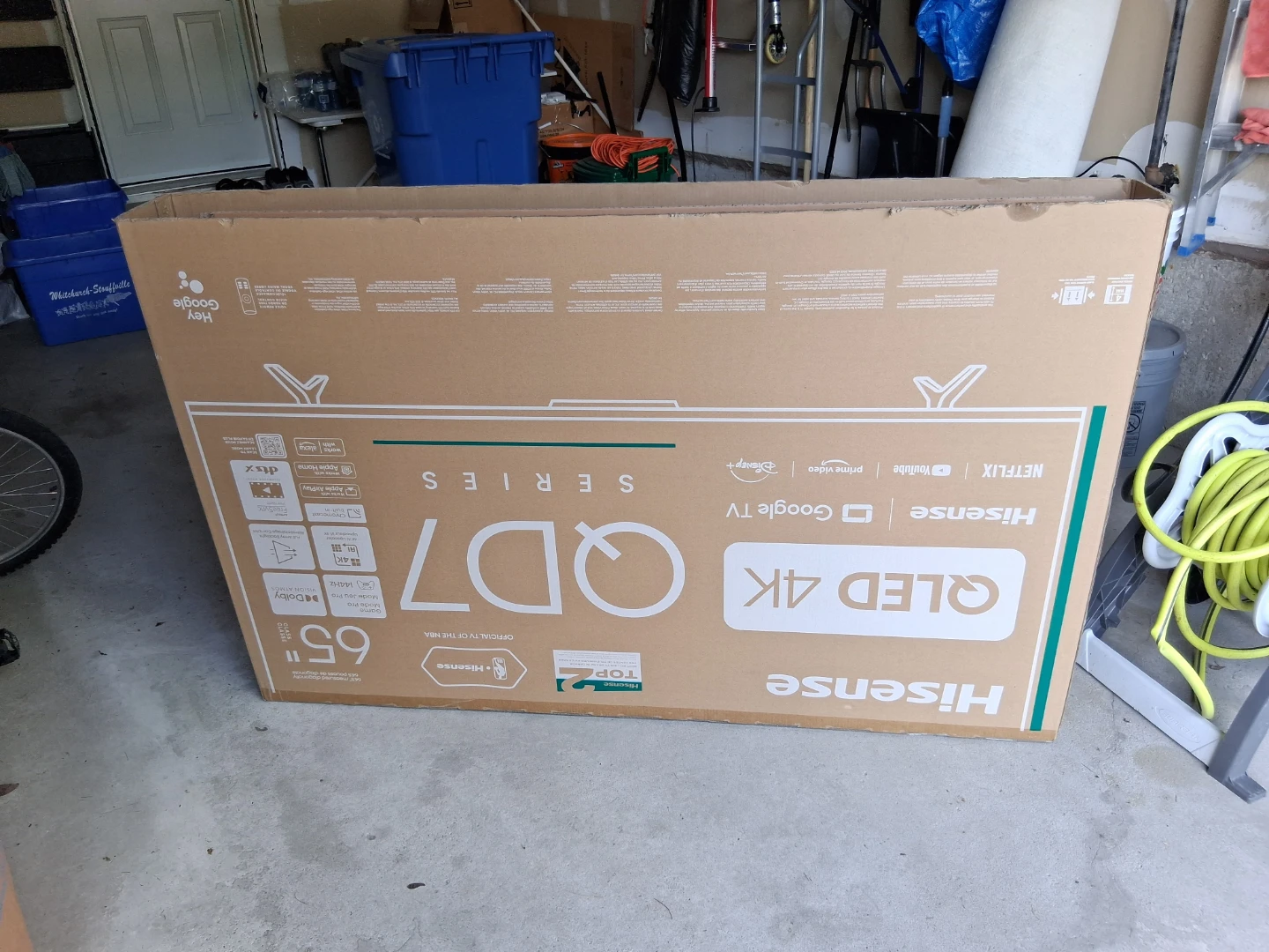Hisense 65" QLED 4K TV box - moving - photo 3