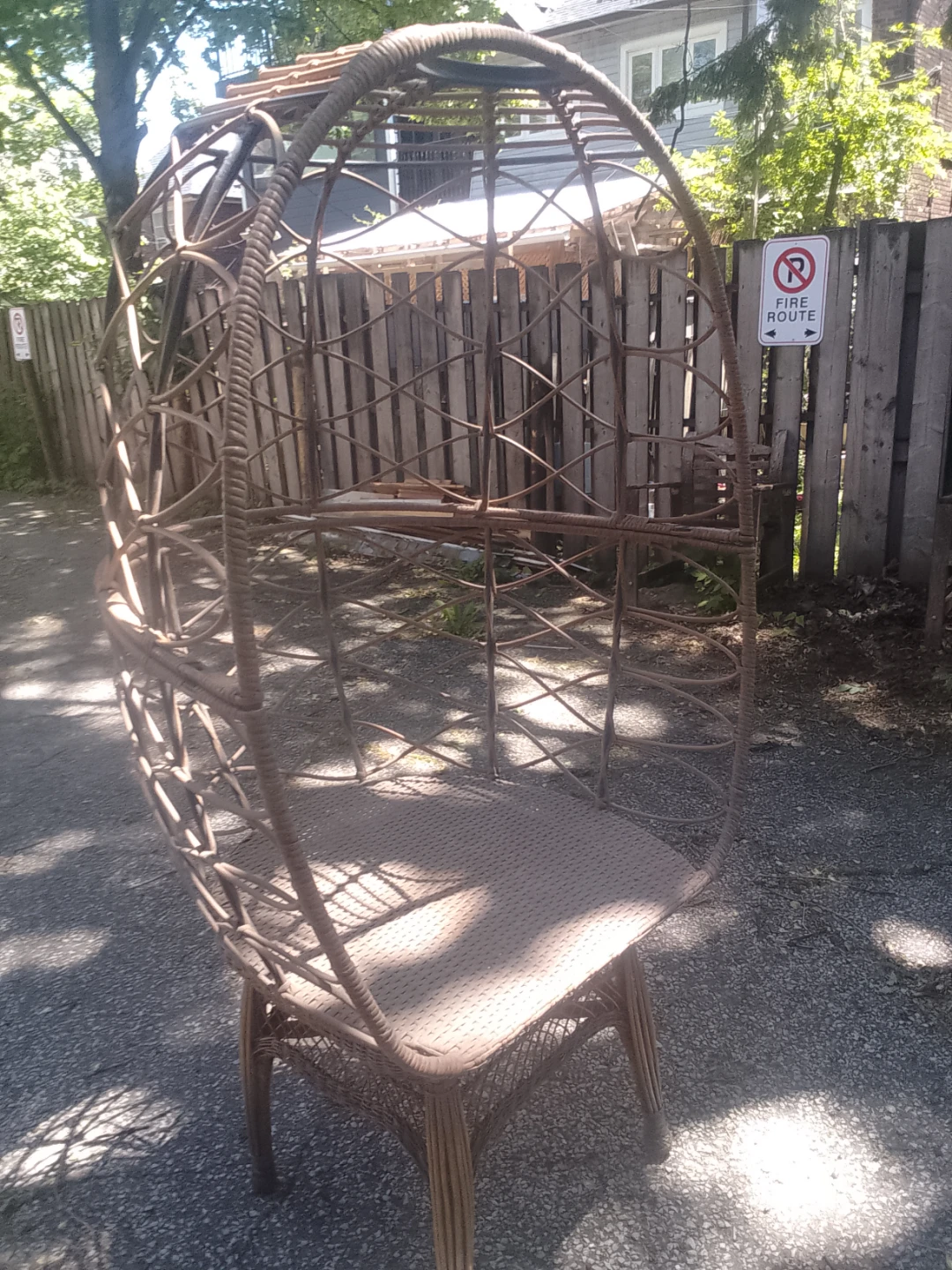 BEAUTIFUL EGG LOUNGE CHAIR INDOOR OUTDOOR