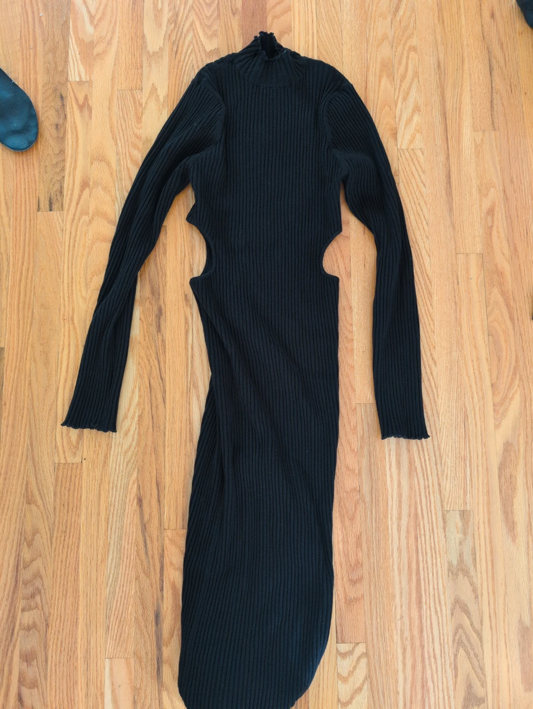 Black Ribbed Cutout Mock Neck Maxi Dress ⚽