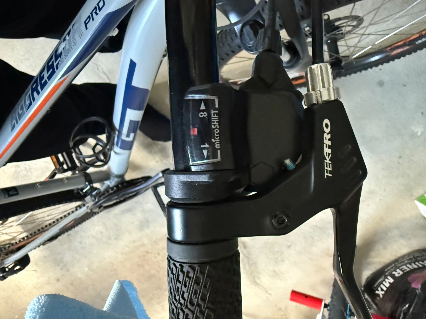 GT Aggressor Pro Mountain Bike - photo 2