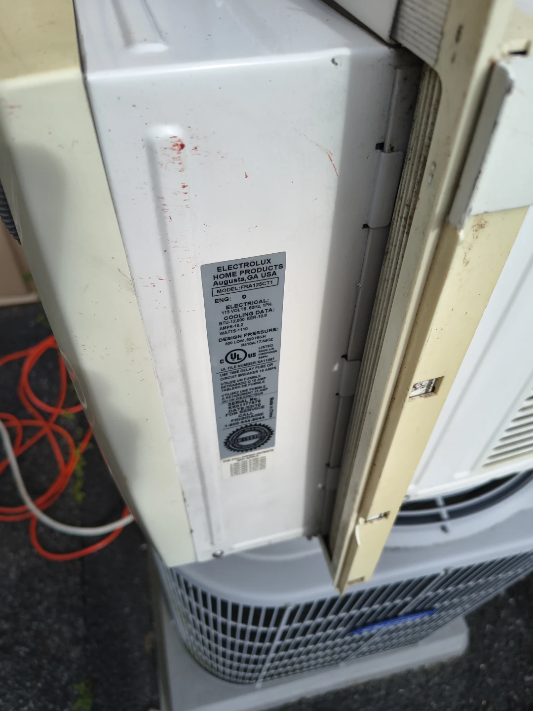 Frigidaire 12000 btu air conditioner - photo 2