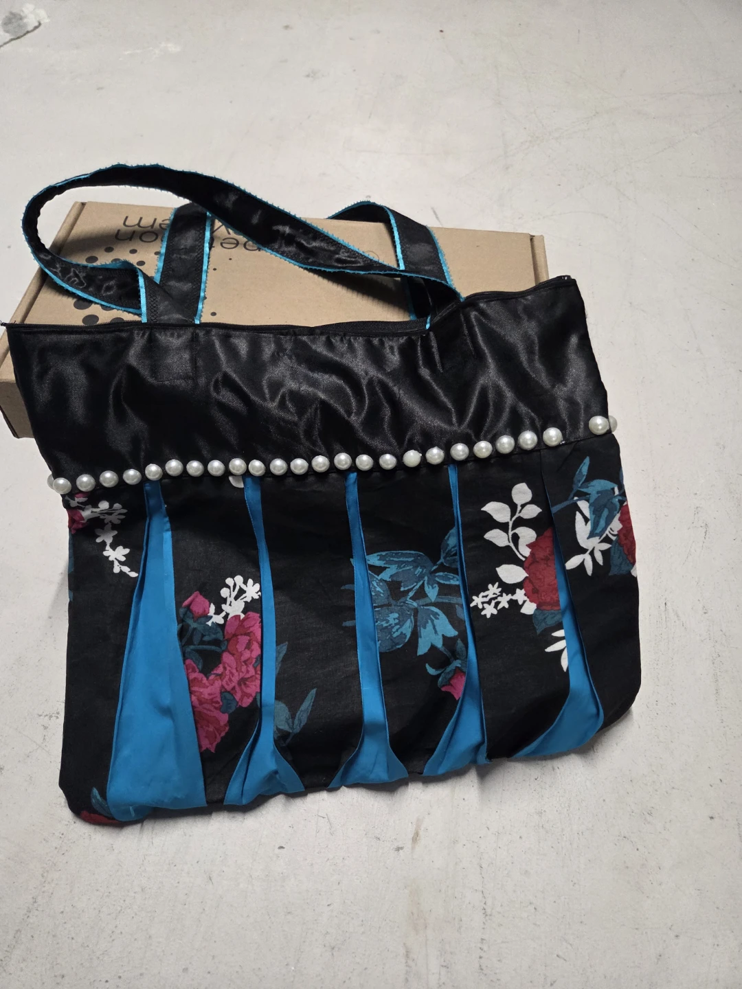 Floral Tote Bag with Pearls - photo 3