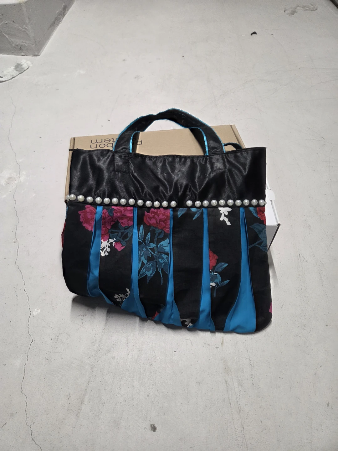 Floral Tote Bag with Pearls - photo 5