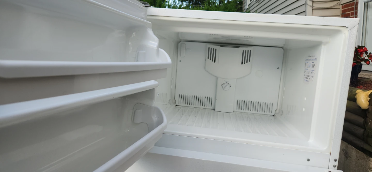 Frigidaire Refrigerator-Freezer Top Mount Frost-Proof - photo 2