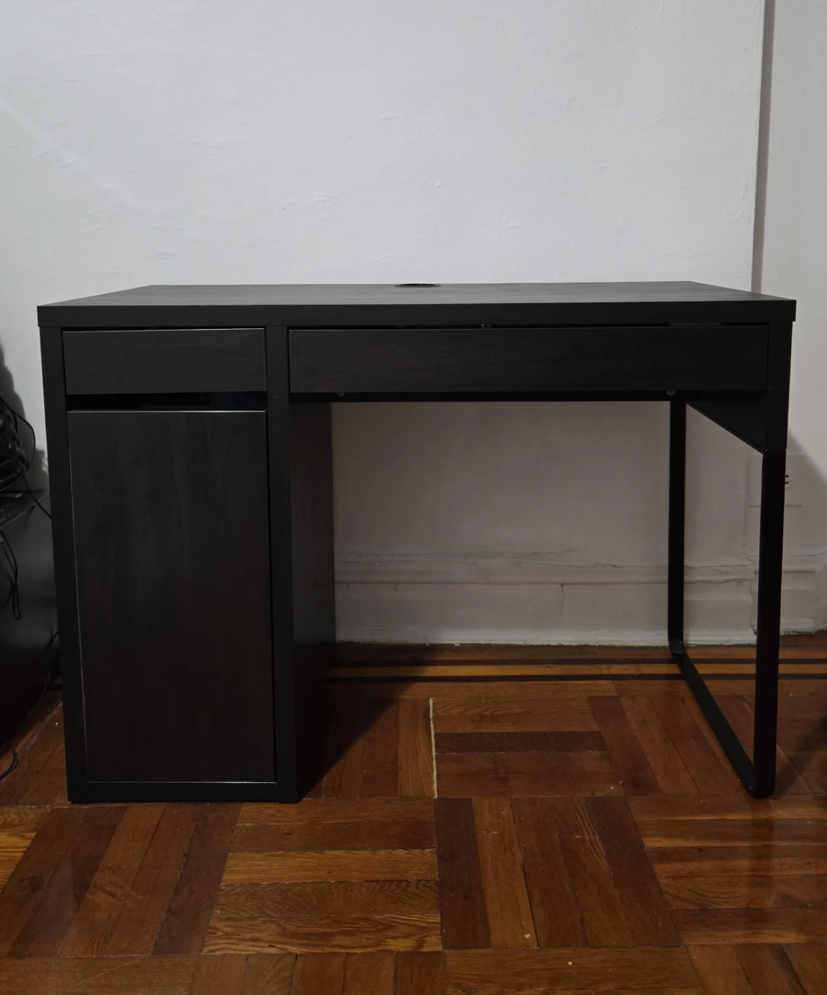 IKEA MICKE desk and gaming chair - photo 2