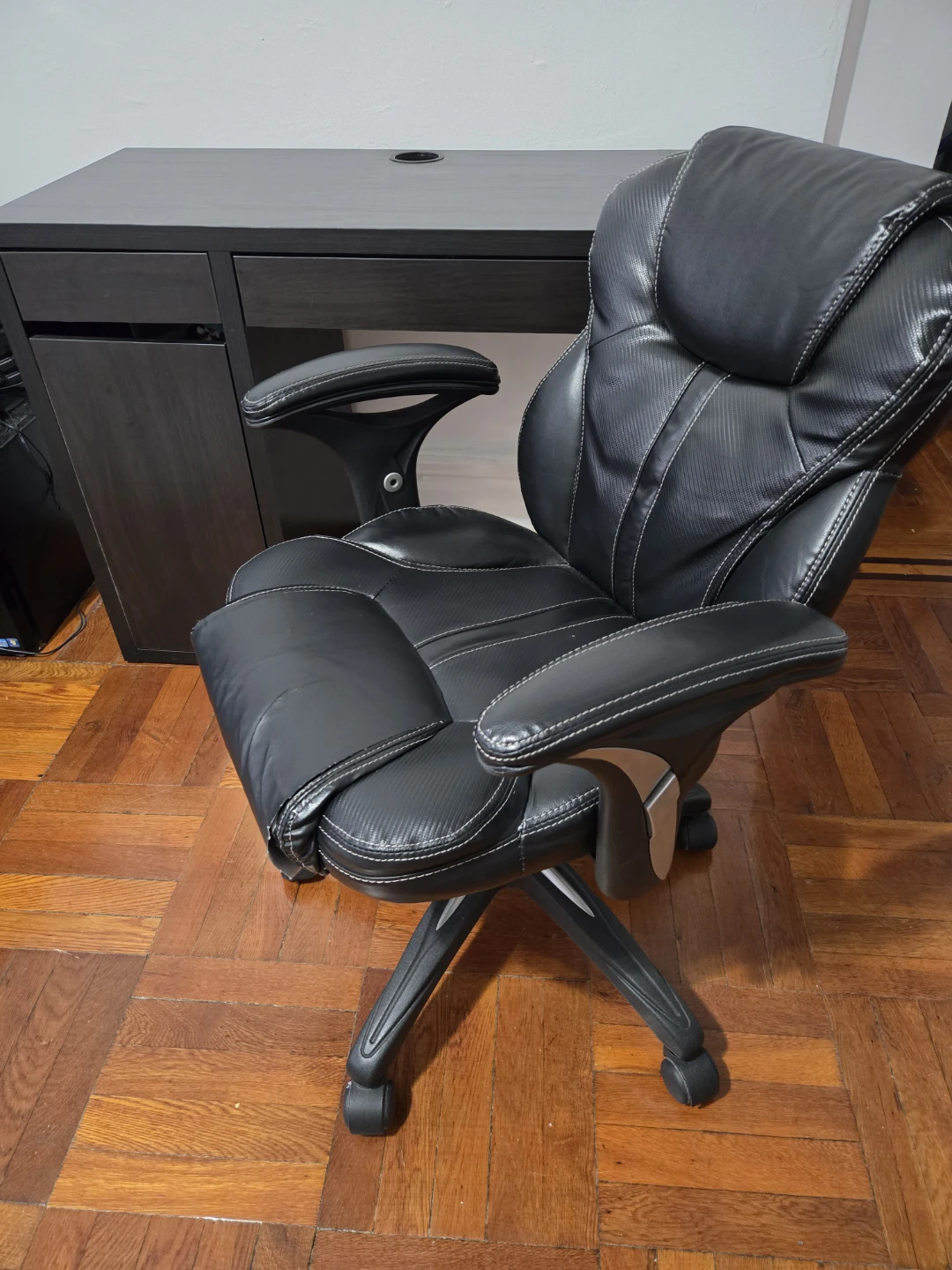 IKEA MICKE desk and gaming chair - photo 5