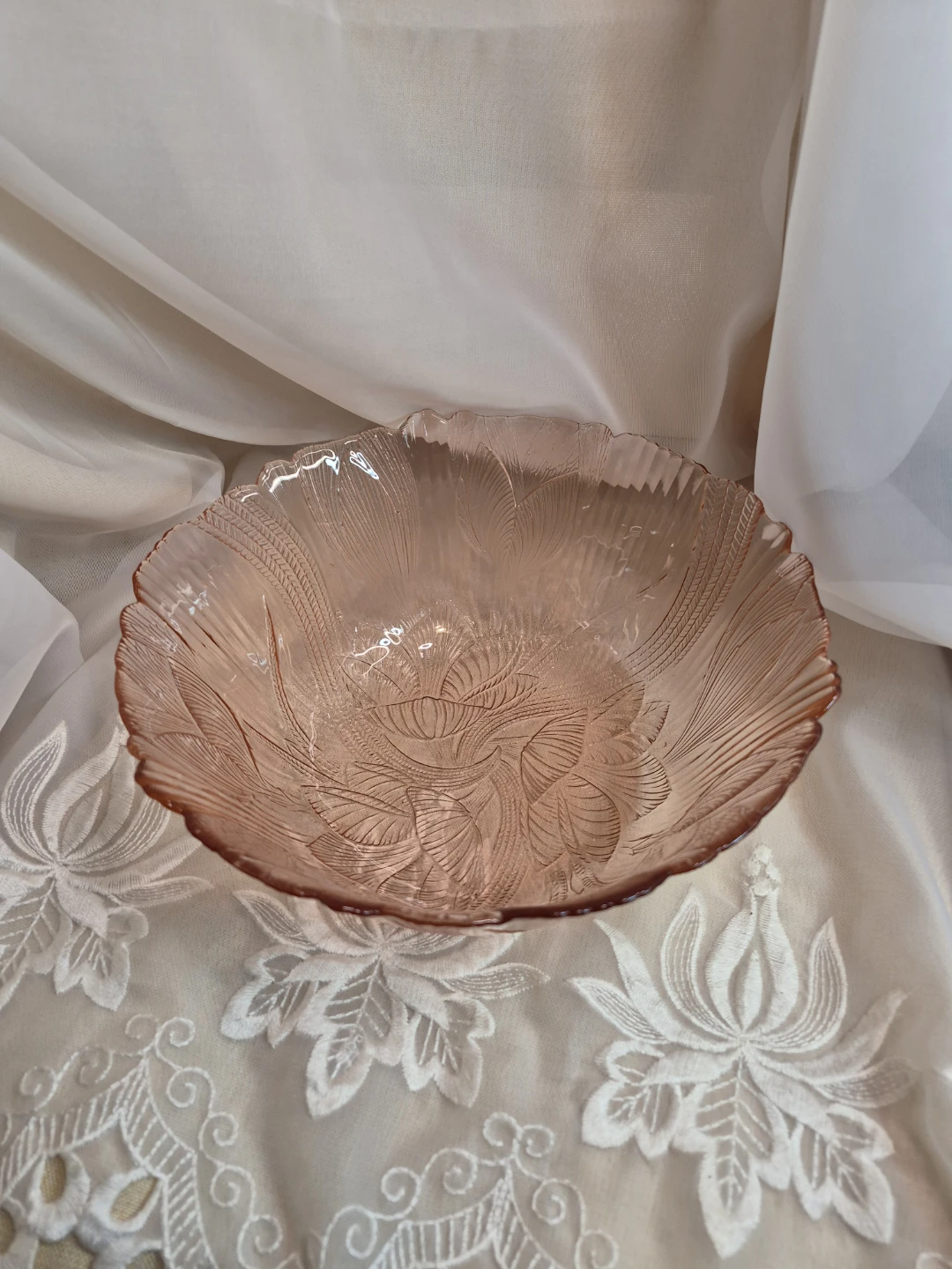 Vintage Arcoroc Canterbury Pink 9 1/2" x 4 1/4" Glass Large Bowl - photo 5
