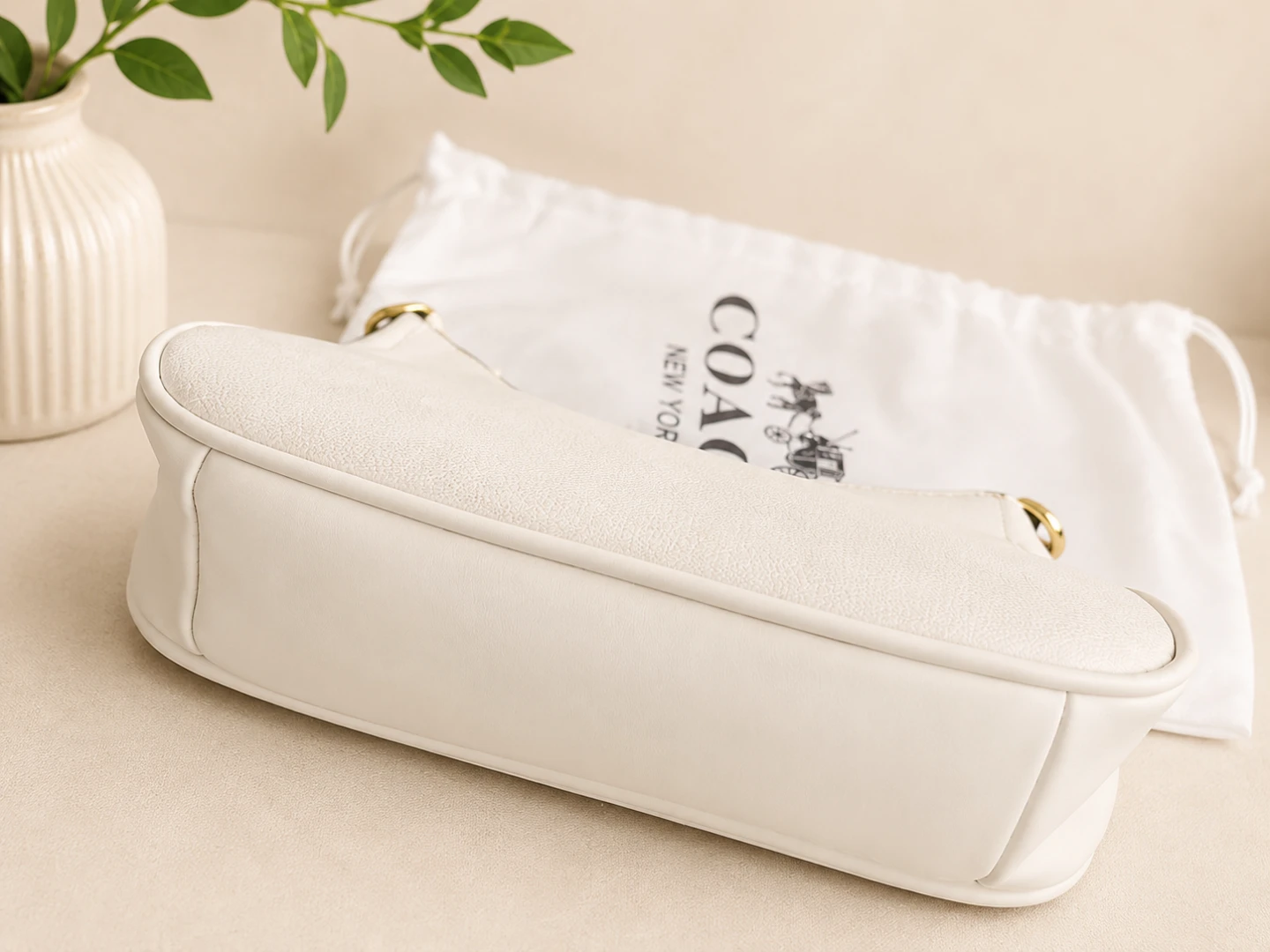 Coach New York White Leather Shoulder Bag - photo 2