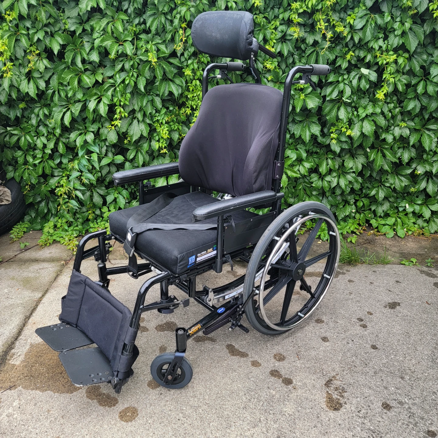 Invacare Solara 2G , manual tilt-in-space wheelchair   300 lbs