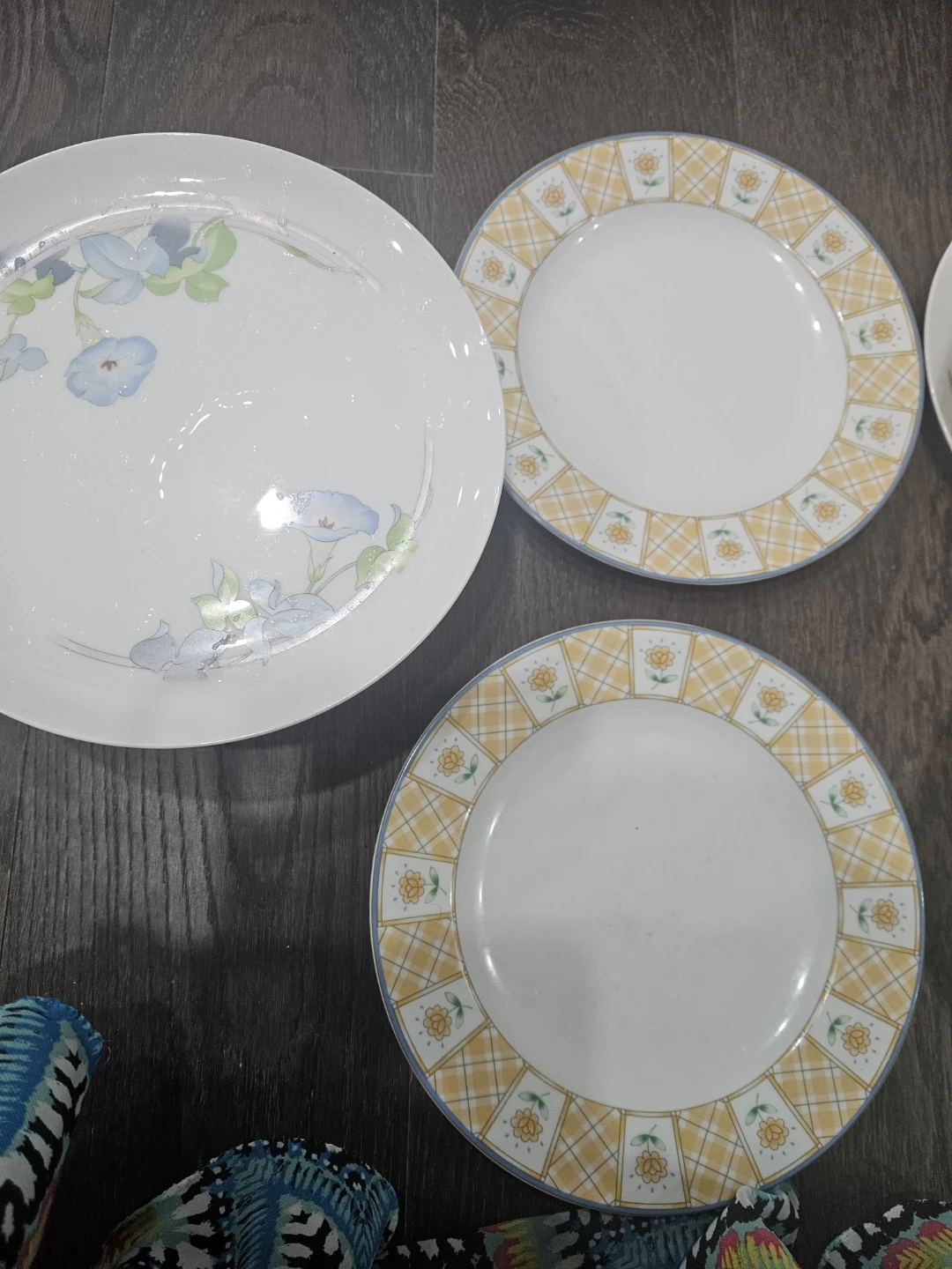 Plates and cake stand/ fruit stand garage sale - photo 2