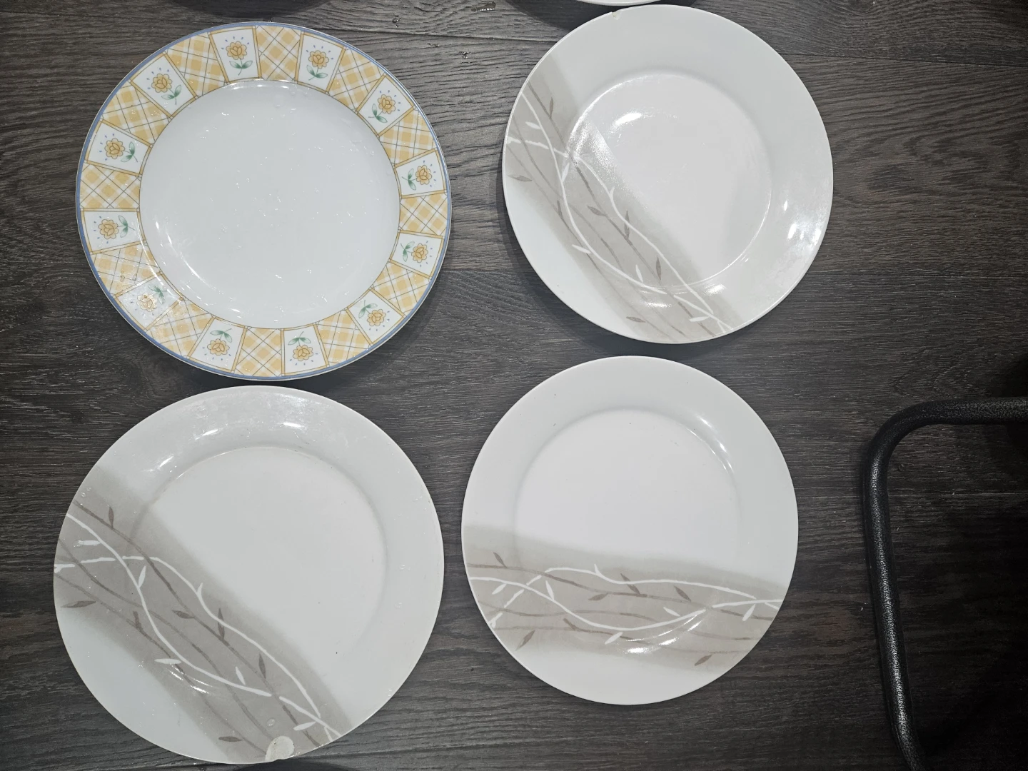 Plates and cake stand/ fruit stand garage sale - photo 4
