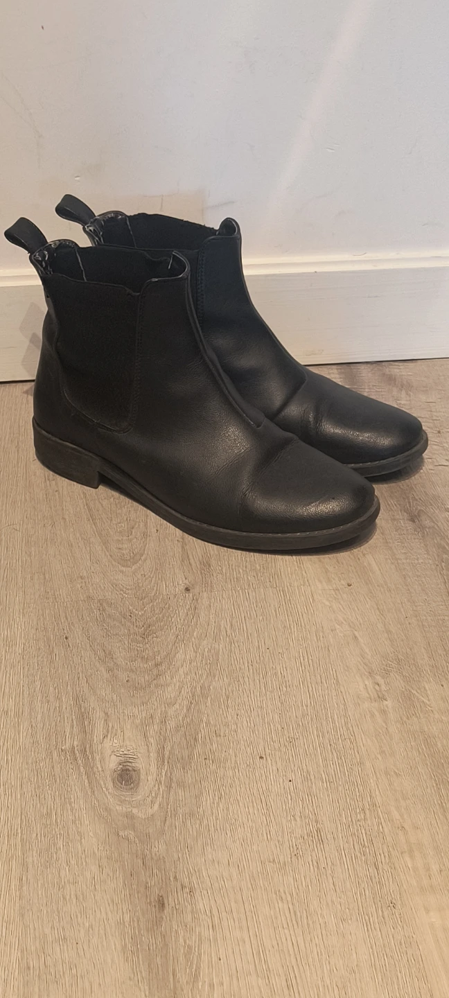 Women's Black Chelsea Boots Size 39 (8.5 US)