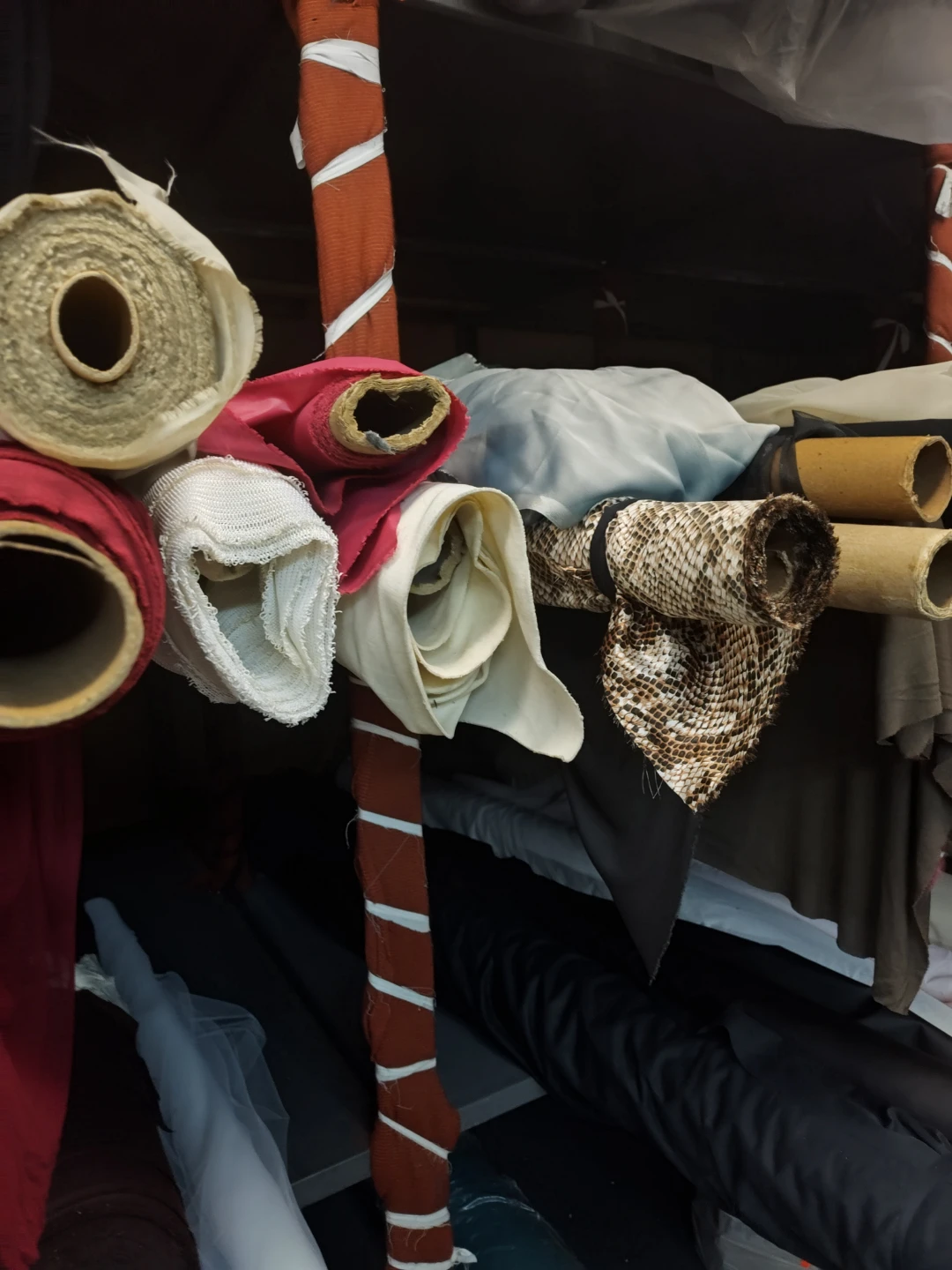 Fabric rolls - Various colors and patterns - photo 3
