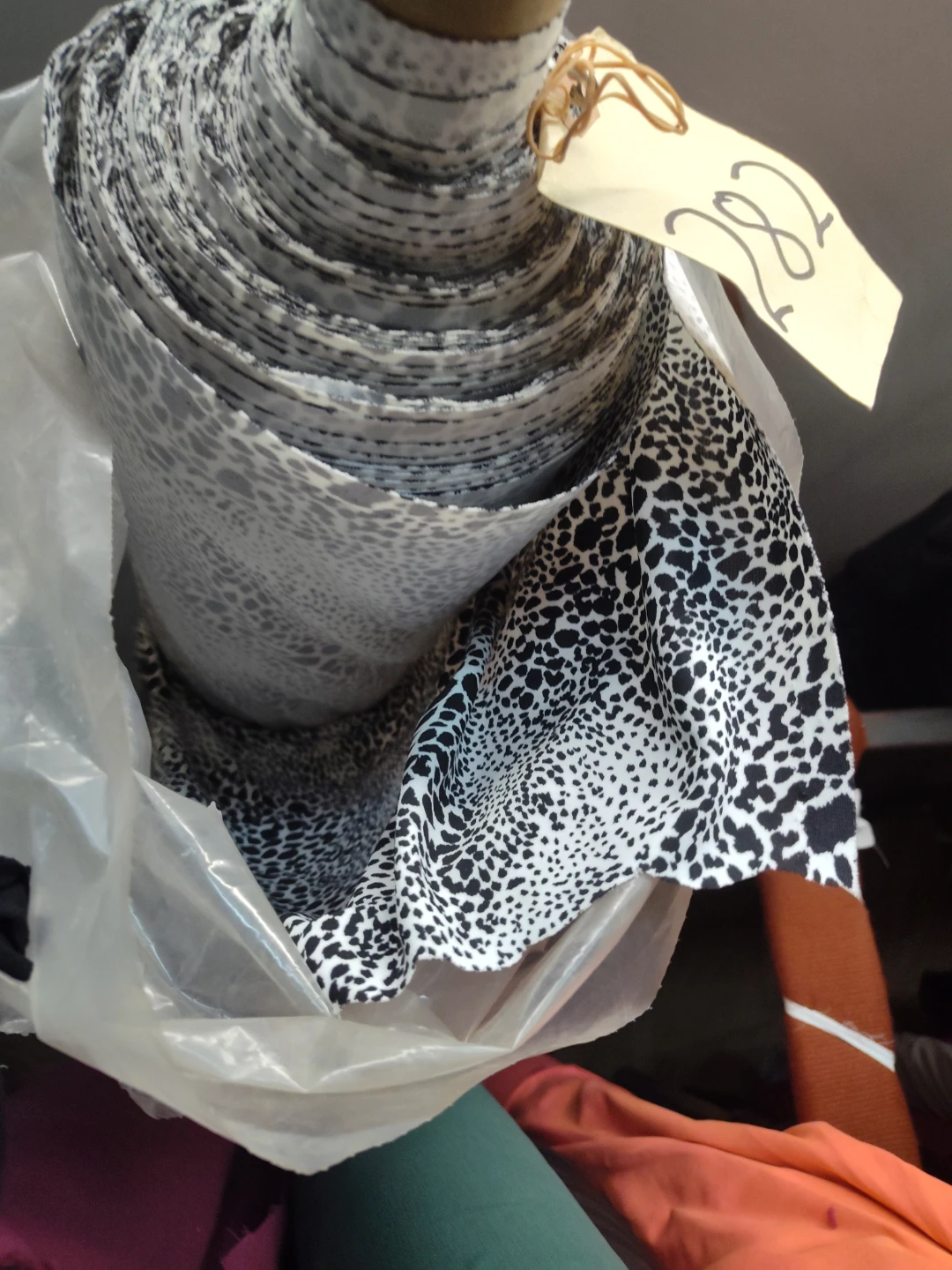 Fabric rolls - Various colors and patterns - photo 4