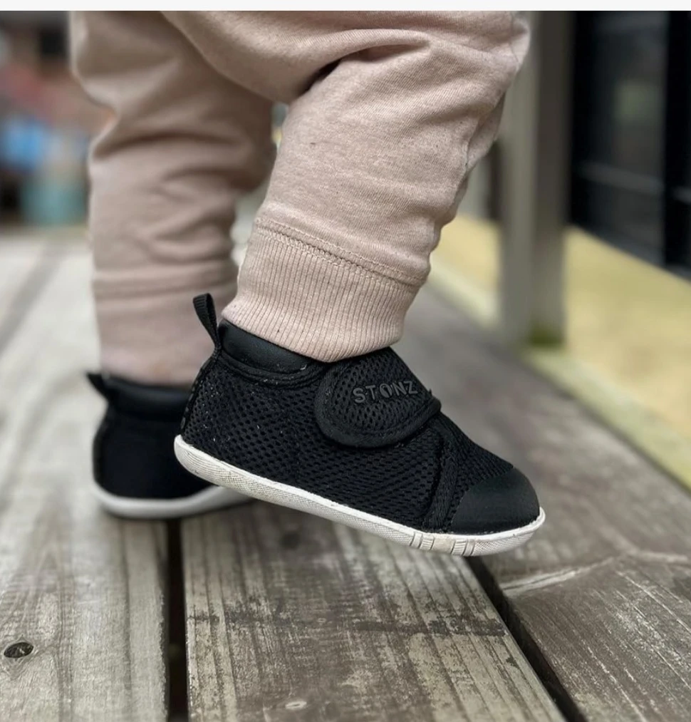 Stonz Baby Shoes - Black - Size 5 - photo 4