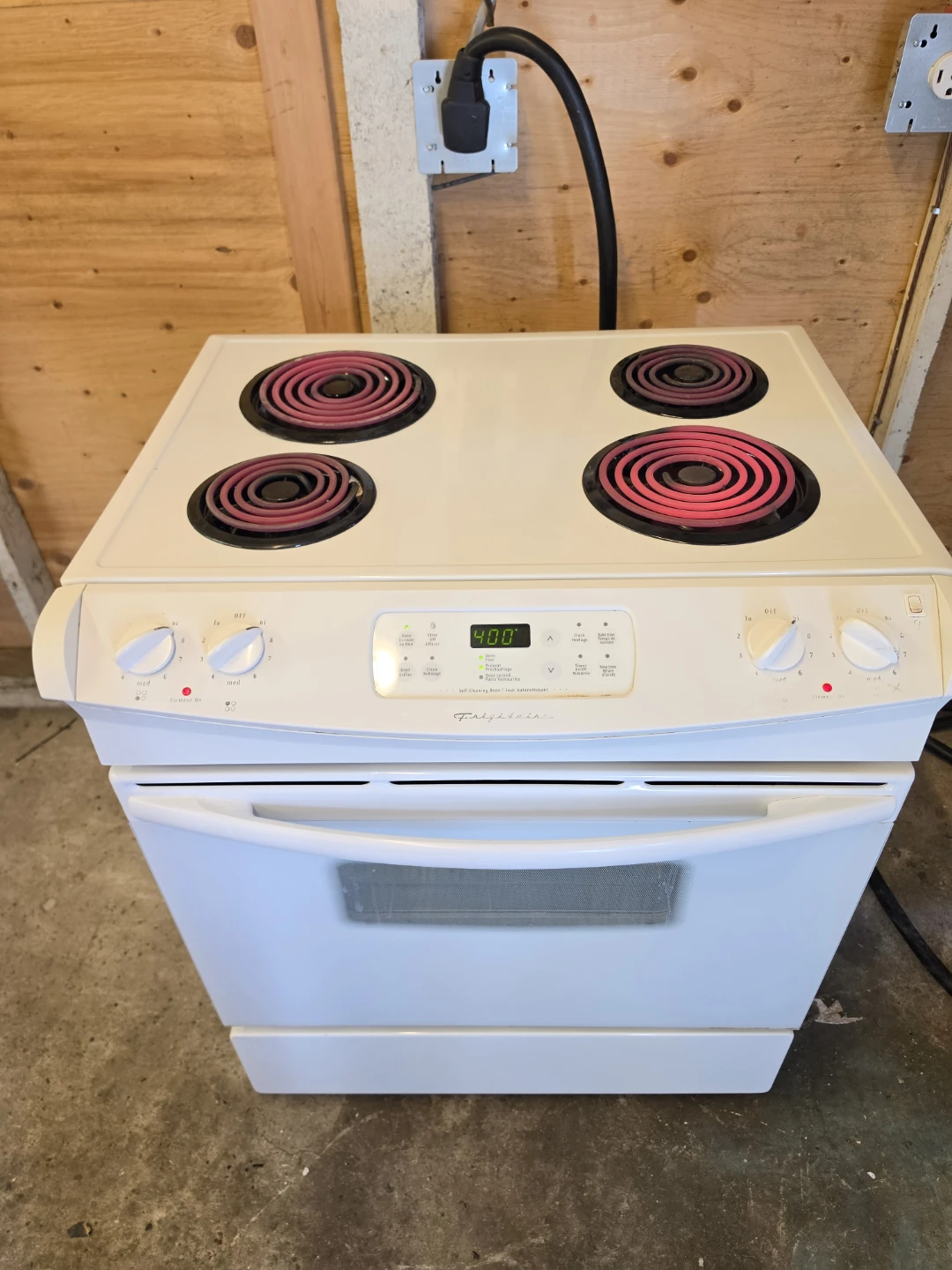 ​Frigidaire 30" Electric Coil Stove - Delivery Available 🚚
