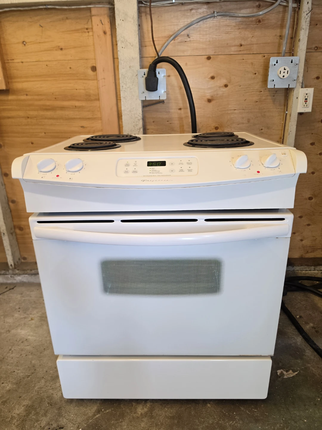 ​Frigidaire 30" Electric Coil Stove - Delivery Available 🚚 - photo 2