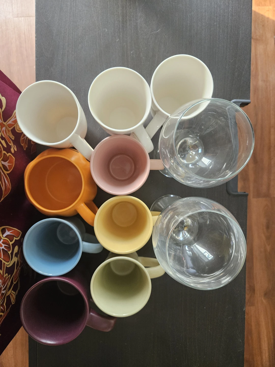 Assorted mugs and wine glasses - photo 4