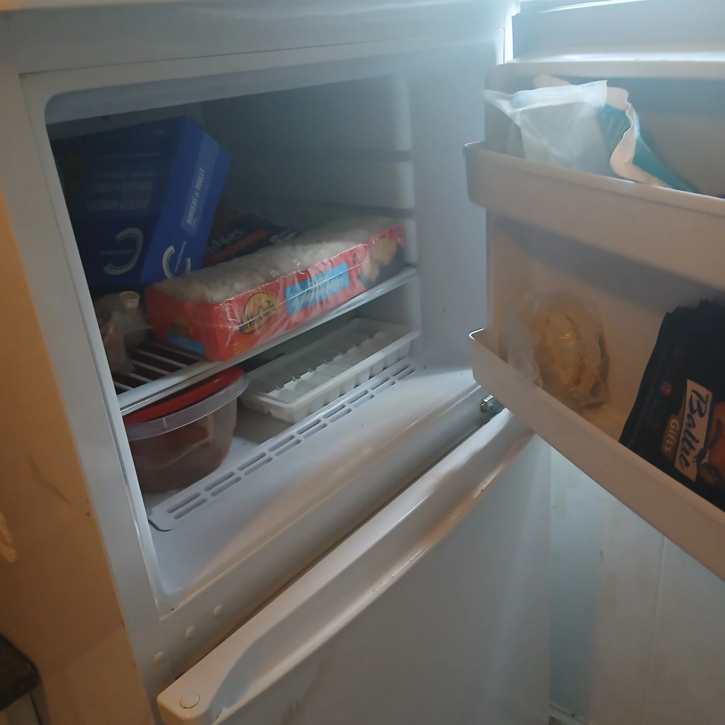 Danby Refrigerator 24" wide - photo 3