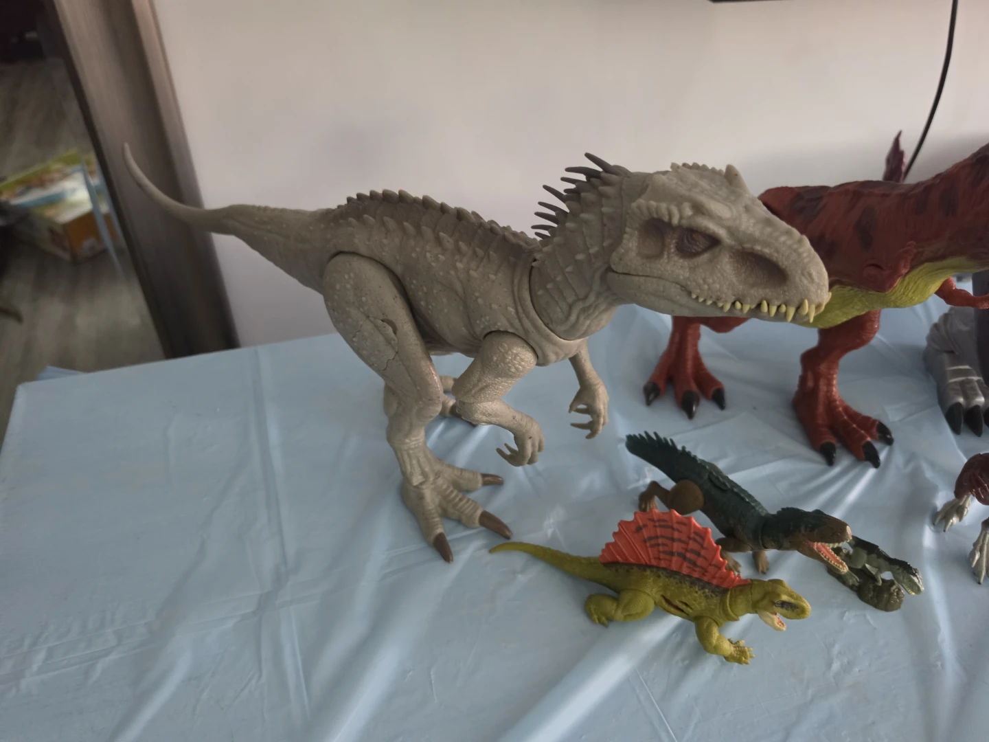 Jurassic World Dinosaur Toy Figures Lot - photo 2