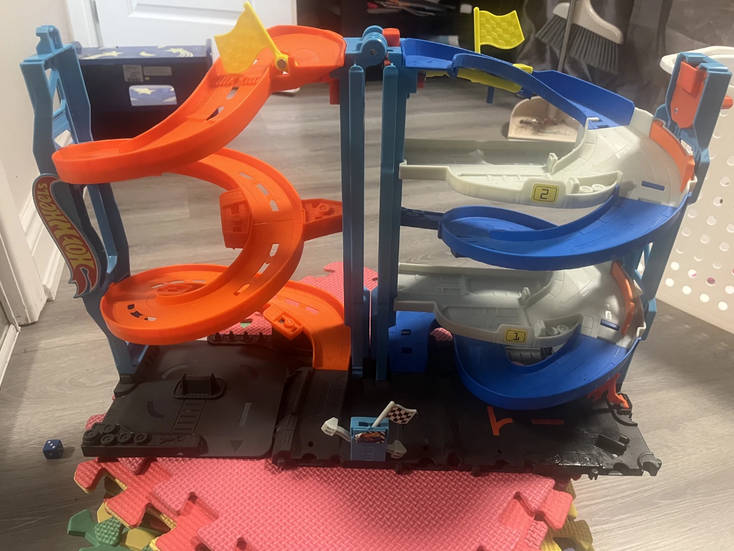 Hot Wheels Vertical Race Tower Playset - photo 2