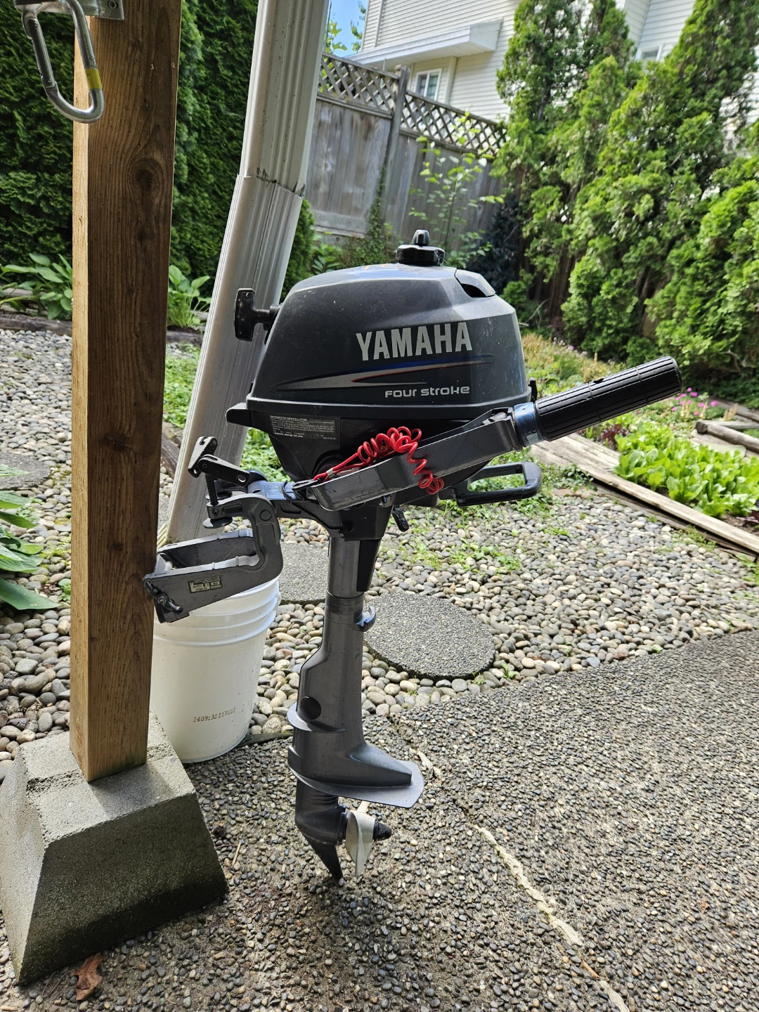 Yamaha 2.5 HP Four Stroke Outboard Motor - photo 2