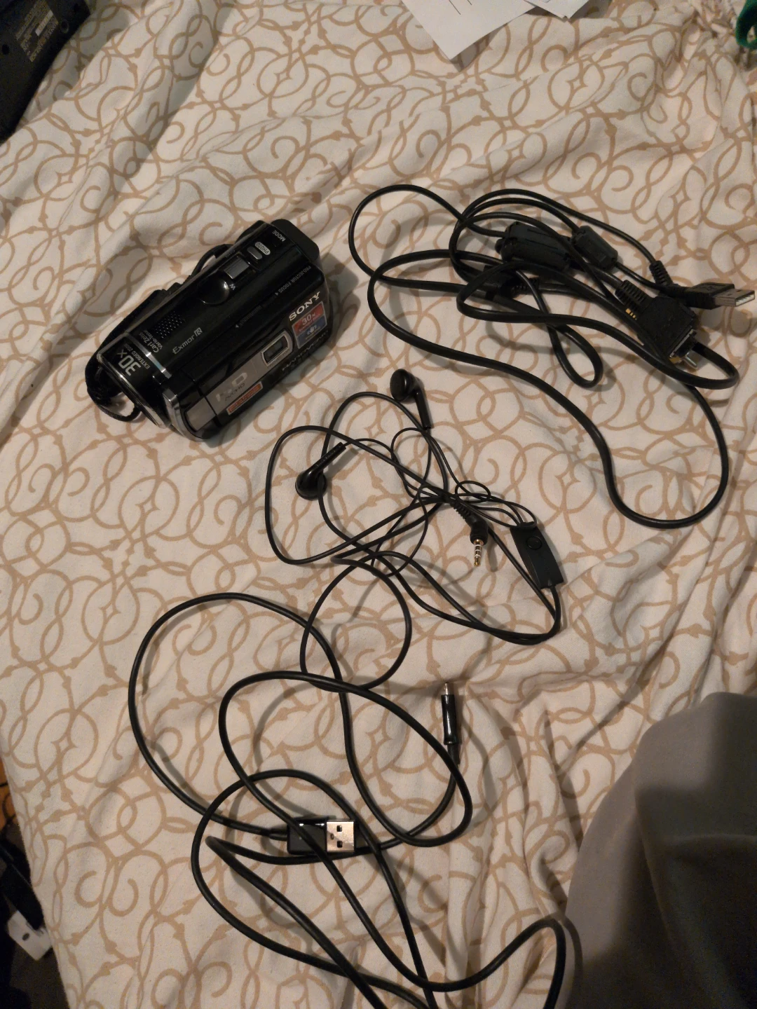Sony Handycam HDR-PJ1200 Camcorder plus excessorys - photo 5