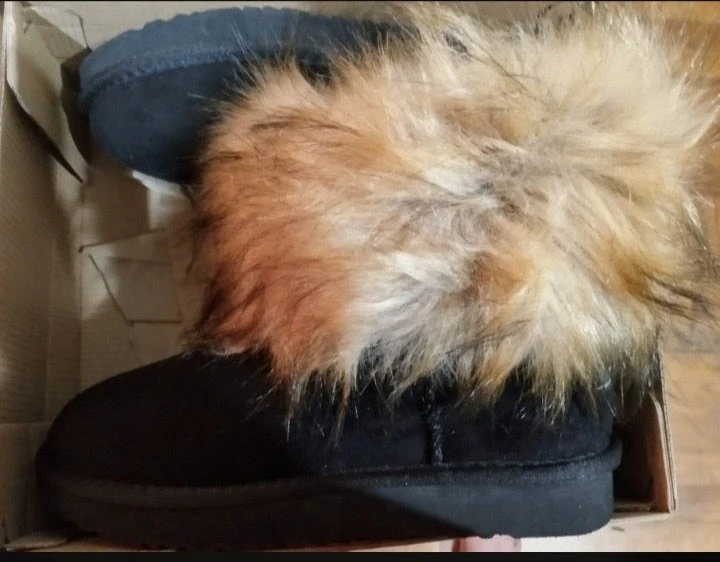 BlackUGG Boots with Fur Trim