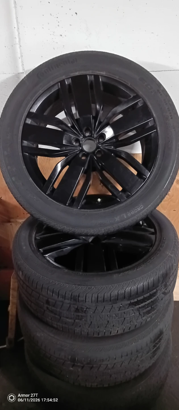 Set of 4 Black Alloy Rims with Tires VW Atlas
