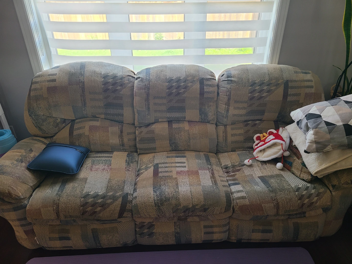 Vintage Patterned Sofa - photo 2