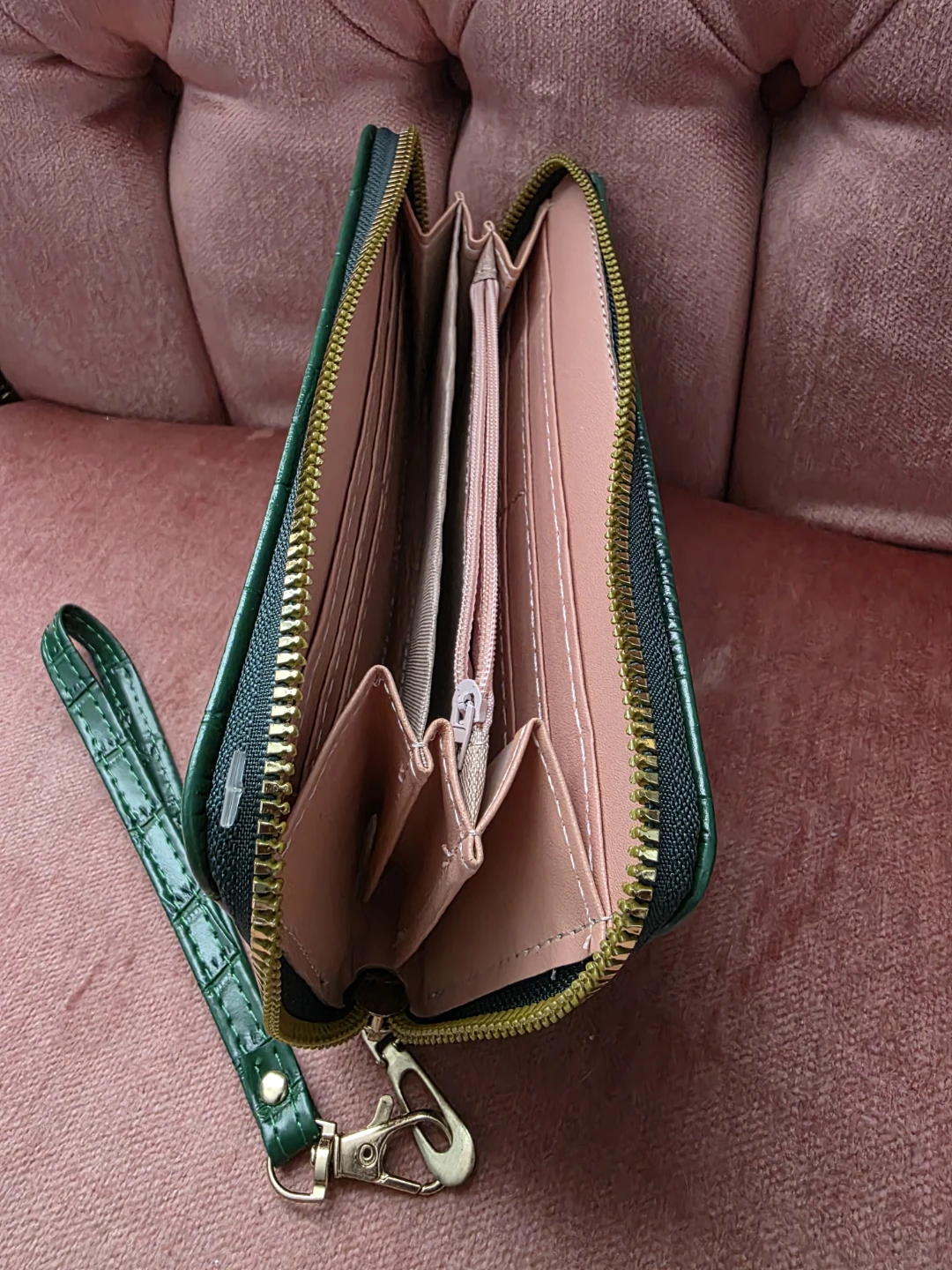 Élégance Paris Green Croc Embossed Wristlet Wallet - photo 3