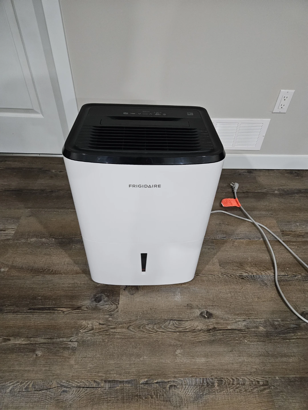 Dehumidifier 50 pin. Turns on, does not collect water.