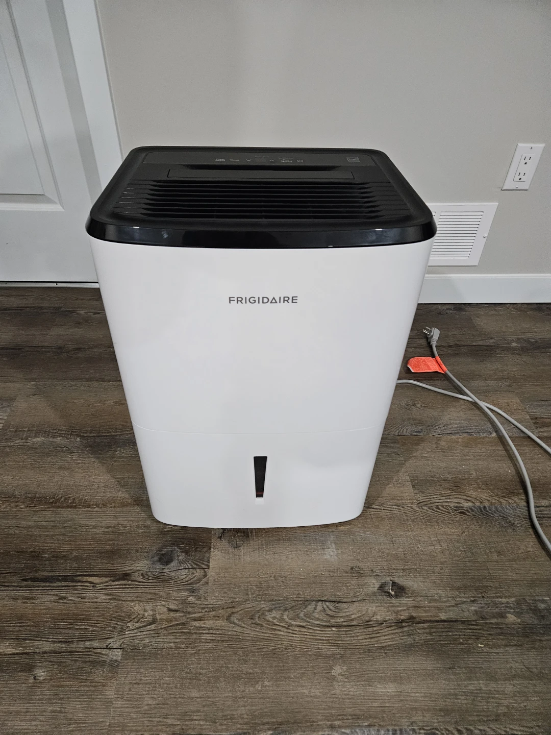 Dehumidifier 50 pin. Turns on, does not collect water. - photo 2